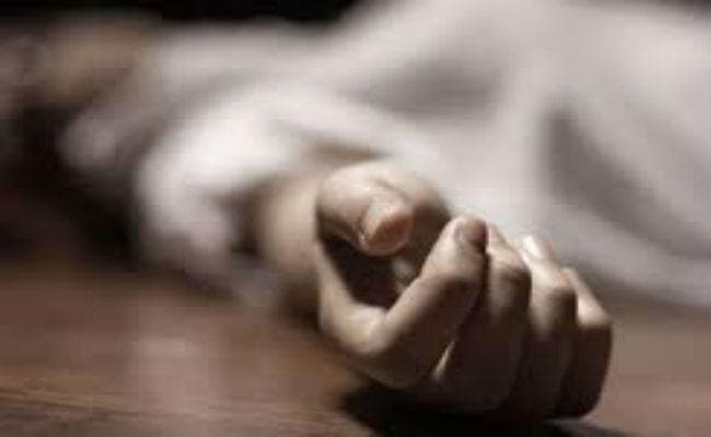 नशे में पत्नी व दो बच्चों का गला रेता