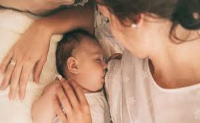 स्तनपान: शिशुओं और माताओं के लिए एक वरदान