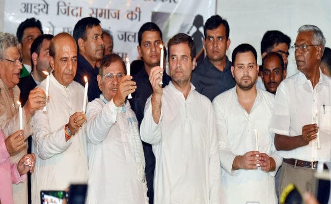 मुजफ्फरपुर रेप कांड : RJD के मंच से राहुल का मोदी-नीतीश पर हमला - ''एक तरफ़ BJP-RSS, दूसरी तरफ़ पूरा देश''