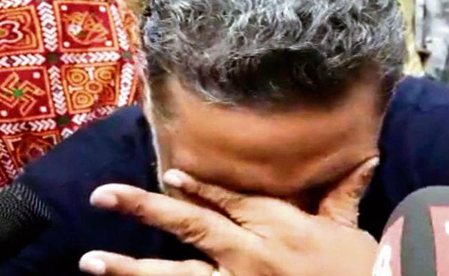 पटना : ....जब राजभवन मार्च में रो पड़े पप्पू यादव, पुलिस पर कपड़े फाड़ने का लगाया आरोप