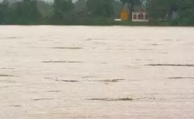 11 जिलों में हुई बारिश उफान पर मुख्य नदियां