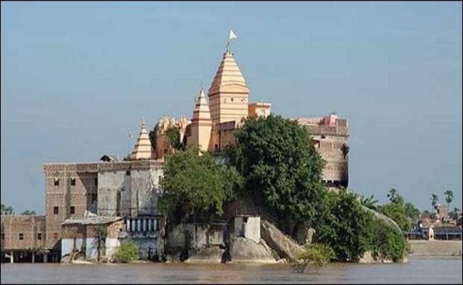 तैरते जहाज जैसा है भागलपुर का अजगैबीनाथ महादेव मंदिर