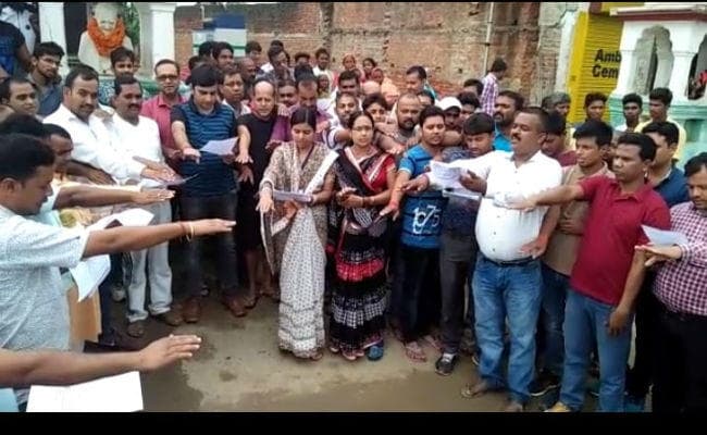 ''जय स्वच्छता'' के नारों से गूंजा चौपारण, प्रशासन, जन प्रतिनिधि, समाज सेवी उतरे सड़क पर