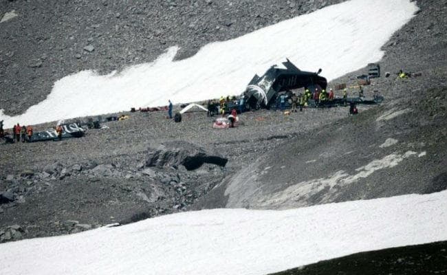 स्विट्जरलैंड में द्वितीय विश्व युद्ध के जमाने का विमान दुर्घटनाग्रस्त, 20 की मौत
