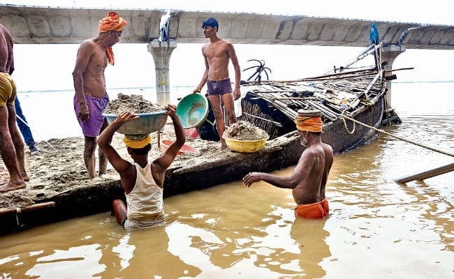 पटना : बाढ़ की आड़ में दोगुना हुआ बालू का अवैध खनन