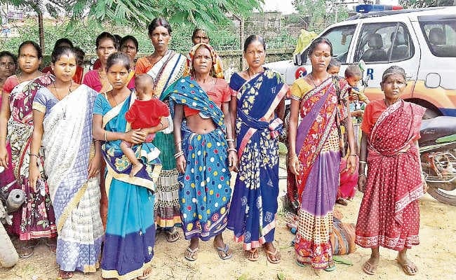 गुमला पारा शिक्षक हत्याकांड : हत्या के आरोप में माओवादी गिरफ्तार, ग्रामीणों ने थाना घेरा, बोले निर्दोष है