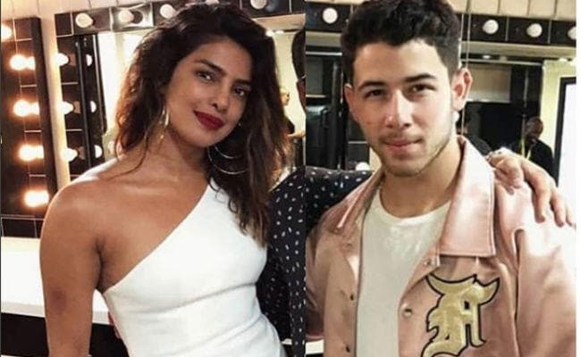 VIDEO: निक जोनास को स्‍टेज पर परफॉर्म करते देख कुछ यूं झूमने लगीं प्रियंका चोपड़ा