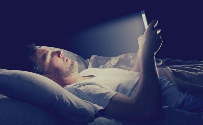 आपकी रातों की नींद उड़ा रहा है तेज इंटरनेट...!