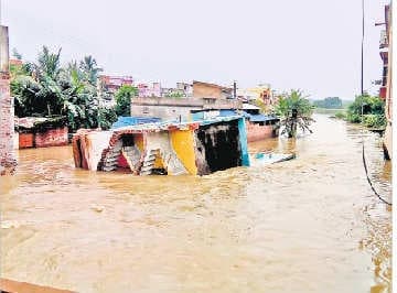 बांकुड़ा में बारिश ने बरपाया कहर, कई इलाके जलमग्न, सैकड़ों घर क्षतिग्रस्त, फंसे दर्जनों लोग