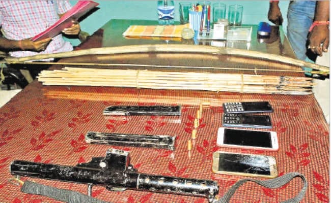 गोली-बम से दहला झरिया का घनुडीह क्षेत्र, देसी कारबाइन के साथ तीन झामुमो समर्थक गिरफ्तार