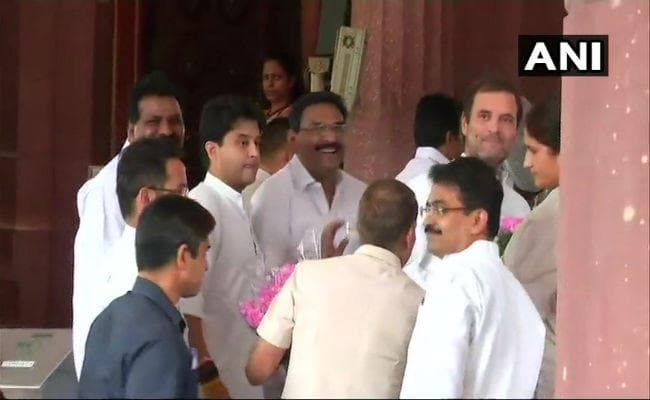 कांग्रेस संसदीय दल की बैठक में राहुल गांधी ने साधा पीएम मोदी पर निशाना