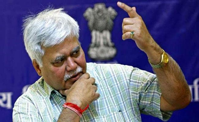 TRAI चीफ आरएस शर्मा का दावा, Aadhaar नंबर जारी करने से नहीं बढ़ता Digital नुकसान का खतरा