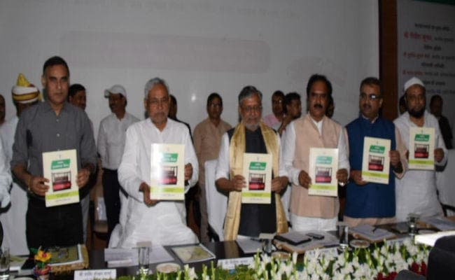 मुख्यमंत्री ने बुनकरों को दी कई सौगात, हस्तकरघा वस्त्रों पर भी खादी की तरह मिलेगी छूट