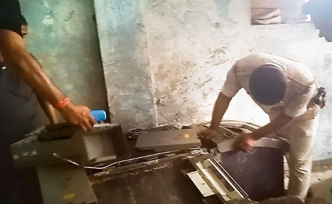 बिहारशरीफ से उखाड़ी गयी एटीएम पटना में मिली, निकाल लिये गये थे लाखों रुपये