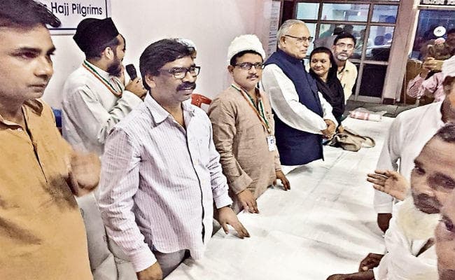 रांची : आठ जिलों के 268 हज यात्री जेद्दा के लिए रवाना