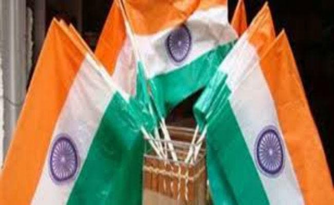 सरकार की अपील, प्लास्टिक से बनें तिरंगा इस्तेमाल ना करें