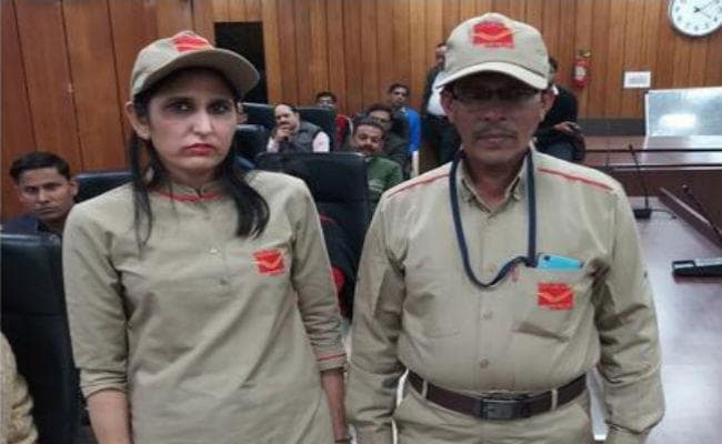 डाकिया बाबू को अब पोस्टमैन नहीं, पोस्टपर्सन कहिए जनाब!