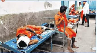 बर्दवान में कांवरियों से भरी बस ट्रक से टकरायी, दो लोगों की मौत