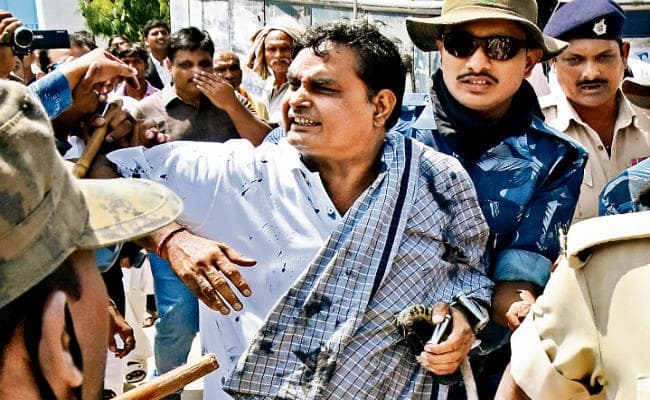 मुजफ्फरपुर : स्याही पोतने के बाद लगाया नारा-ब्रजेश ठाकुर मुर्दाबाद, ब्रजेश ने कहा, मैं कांग्रेस से लड़ने वाला था चुनाव