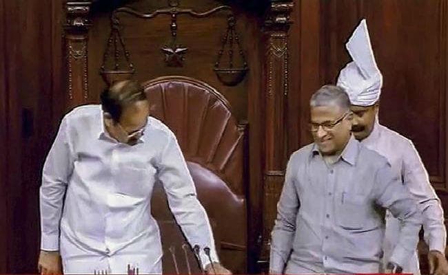 राज्यसभा  :  हरिवंश बने डिप्टी चेयरमैन, बधाइयों का तांता, पीएम मोदी बोले - सदन पर बनी रहे हरिकृपा