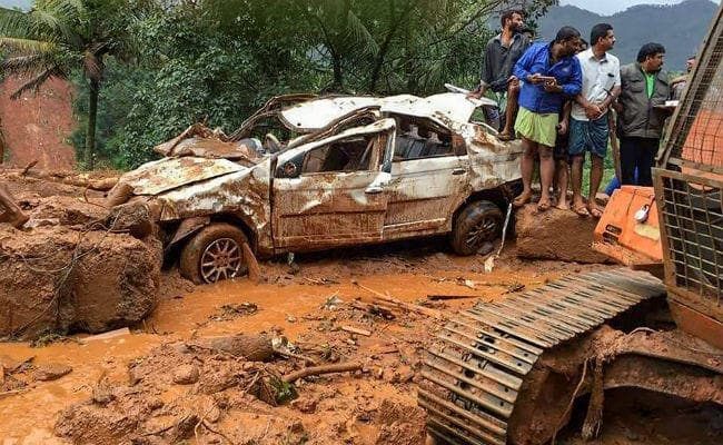 केरल में आसमान से बरस रही तबाही, भारी बारिश और भूस्खलन से 18 की मौत
