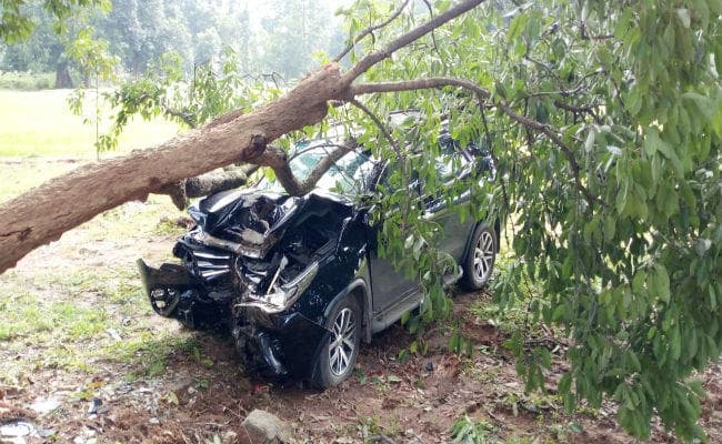 सिमडेगा : कार दुर्घटना में 4 घायल, एक की हालत गंभीर