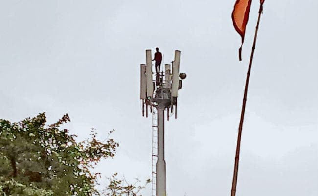 रांची : गांजा के लिए रुपये नहीं मिले, तो टावर पर चढ़ गया, खुदकुशी की दी चेतावनी