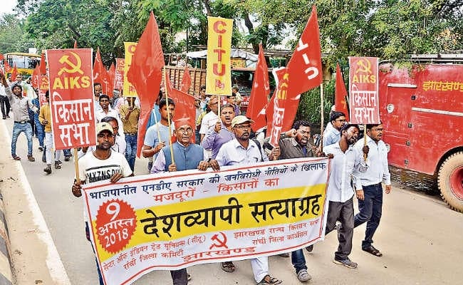 रांची : भूमि बिल के विरोध में प्रदर्शन कर रहे 200 कार्यकर्ता गिरफ्तार, रिहा