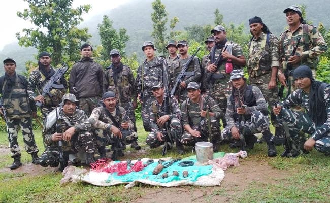 नक्सलियों के खिलाफ सुरक्षा बलों का अभियान, लोहरदगा में मिला विस्फोटकों का जखीरा