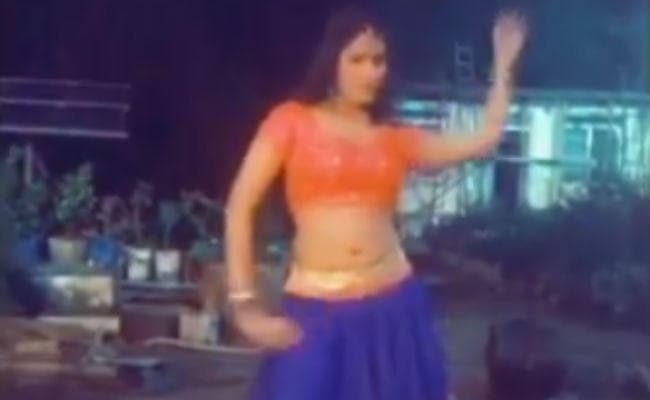 VIDEO: भोजपुरी एक्‍ट्रेस पूनम दुबे ने ''कजरारे कजरारे'' सॉन्‍ग पर किया जबरदस्‍त डांस