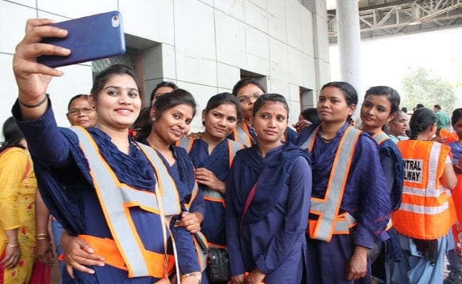 उत्तर रेलवे की महिला कर्मियों ने बोर्ड को लिखा पत्र, स्टेशन पर चेजिंग रूम नहीं यूनिफॉर्म की बाध्यता समाप्त करें