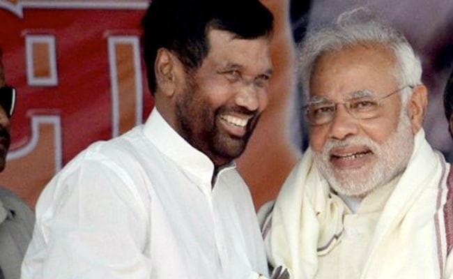 संसद से एससी-एसटी एक्ट पास होने पर पासवान ने की पीएम मोदी से मुलाकात