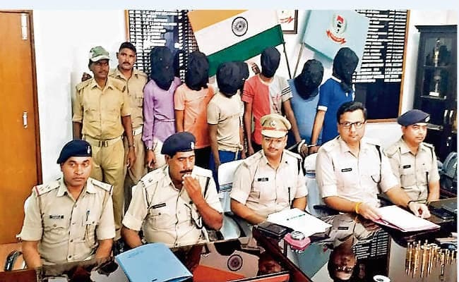 प्रेमिका को फोटो दिखा करता था ब्लैकमेल तब दूसरे प्रेमी के साथ मिल करवा दी हत्या