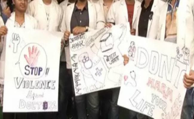 आठ जान लेने के बाद जूनियर डॉक्टरों ने खत्म की हड़ताल