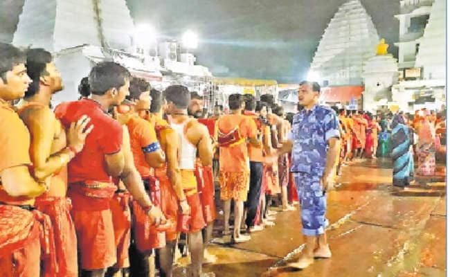 श्रावणी मेले का 14वां दिन. सवा लाख भक्तों ने िकया जलार्पण