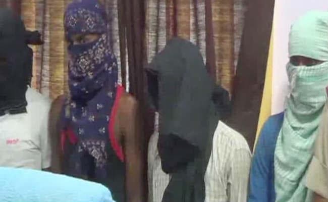 तीन नक्सलियों समेत चार गिरफ्तार, हथियार बरामद