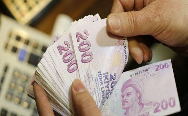 अमेरिकी दबाव बढ़ने से तुर्की की मुद्रा लीरा 16 फीसदी गिरकर रिकॉर्ड निचले स्तर पर