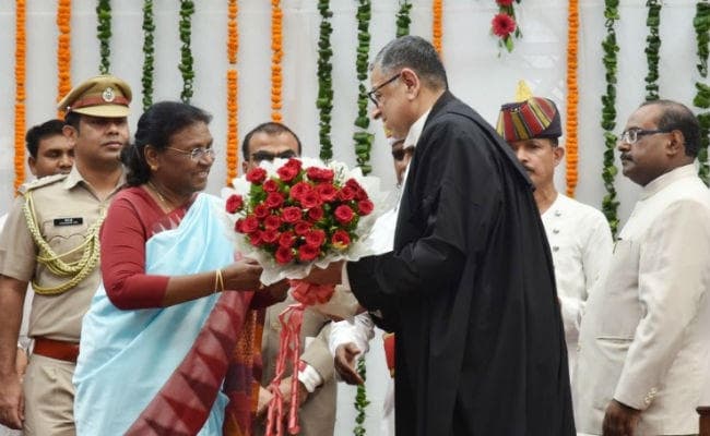 रांची : न्‍यायमूर्ति अनिरूद्ध बोस बने झारखंड हाईकोर्ट के नये चीफ जस्टिस, राज्‍यपाल ने दिलायी शपथ