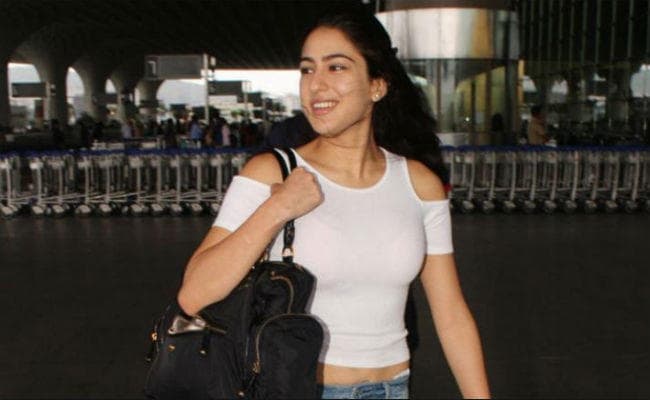 बॉलीवुड डेब्यू से पहले सारा अली खान से फैंस ने कर डाली एेसी डिमांड