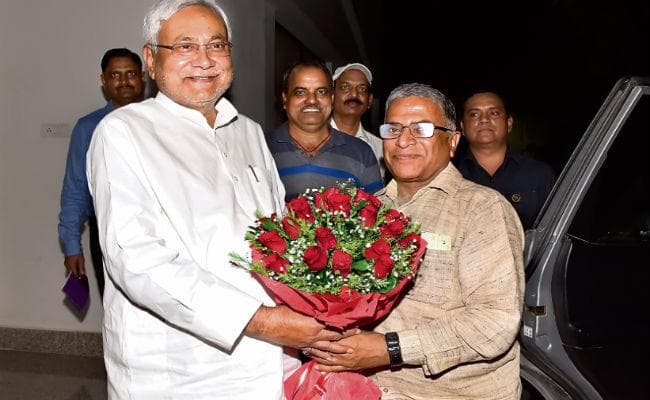 पटना : .....जब जदयू कार्यकर्ताओं ने किया राज्यसभा के उपसभापति हरिवंश का स्वागत