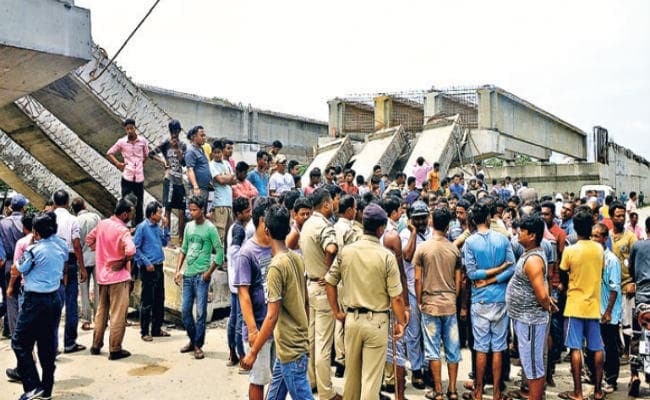 सिलीगुड़ी के पास भरभराकर गिरा निर्माणाधीन फ्लाईओवर