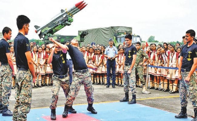 बागडोगरा: एयरफोर्स ने आसमान में दिखायी अपनी ताकत