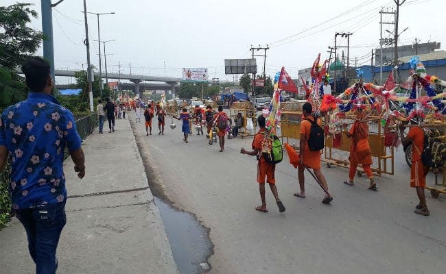 कांवड़ लाने वाले मुस्लिम युवक को नमाज पढ़ने से रोका गया, जानें पूरा मामला
