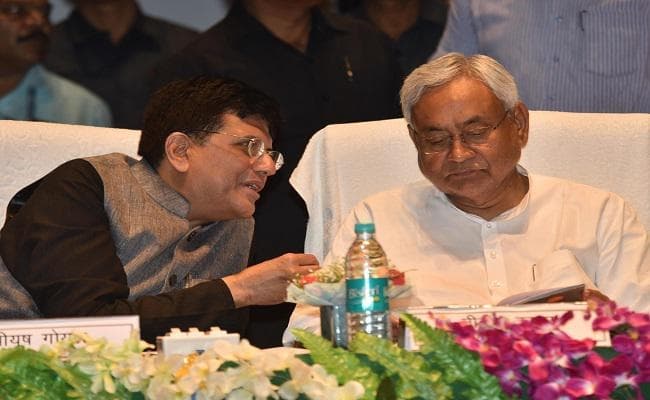 सीएम नीतीश का रेलमंत्री पीयूष गोयल से आग्रह, बिहार में खुले रेल विश्वविद्यालय