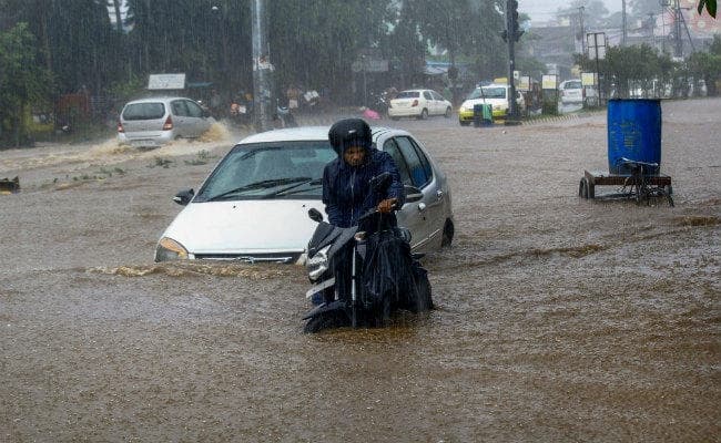 भारी बारिश से त्राहिमाम, अबतक 774 मरे, रोकी गयी अमरनाथ यात्रा, देखें Photos & Video