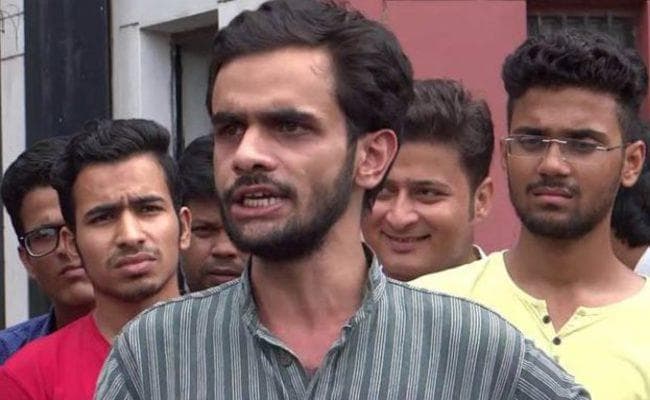 जेएनयू के छात्र उमर खालिद पर चली गोली, बाल- बाल बचे
