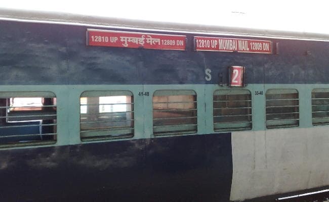 हादसा : मुंबई-हावड़ा मेल से कटकर एक ही परिवार के चार कांवरियों की मौत