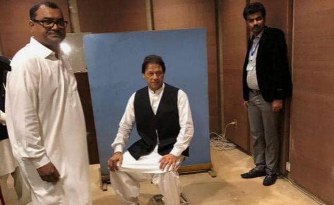 पाकिस्तान के भावी प्रधानमंत्री इमरान खान को उधार मांगनी पड़ी बंडी, जानें पूरा मामला