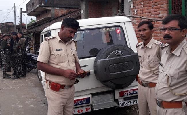 बिहार : यौन शोषण के आरोप में हुई पूर्व मुखिया की हत्या, नक्सलियों ने चिपकाया पोस्टर