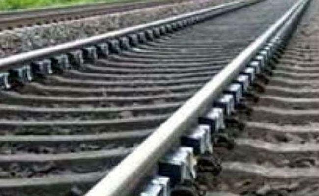 चक्रधरपुर : चार कांवरियों की ट्रेन से कट कर मौत